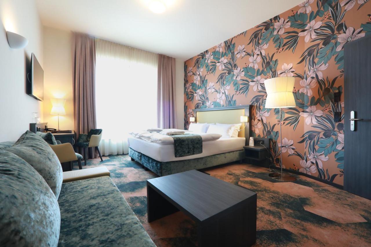 Spree. Hotel Am Hafen ลืบเบอเนา ภายนอก รูปภาพ